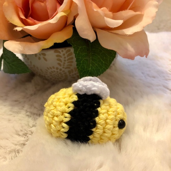 Crochet Bee Amigurumi-with/without keychain - Picture 5 of 10
